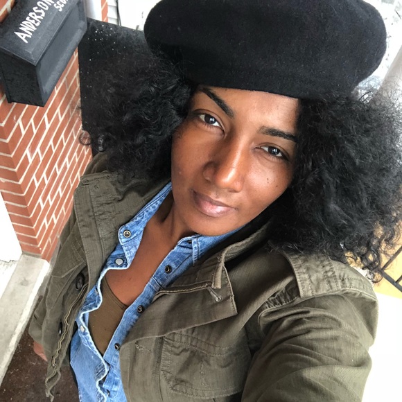 Meet your Posher, Asya - Picture 1 of 1